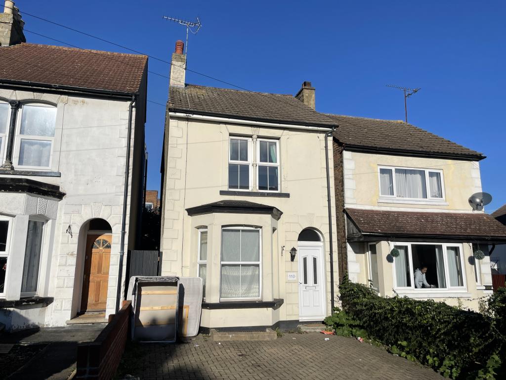 Lot: 16 - DETACHED HOUSE IN NEED OF IMPROVEMENT - 